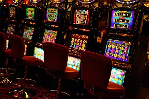 lawu88slot dashboard showing live football matches and casino games